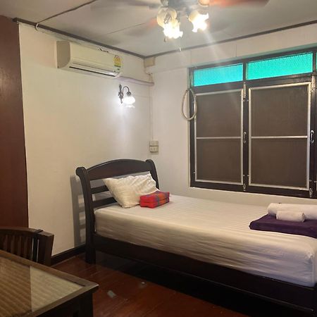 Tata Guesthouse Chiang Mai Zewnętrze zdjęcie
