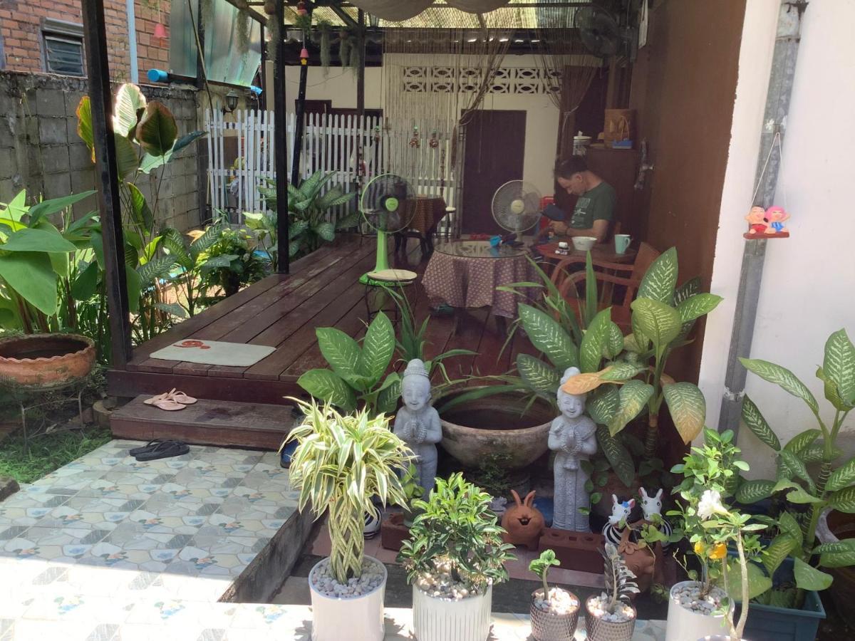 Tata Guesthouse Chiang Mai Zewnętrze zdjęcie