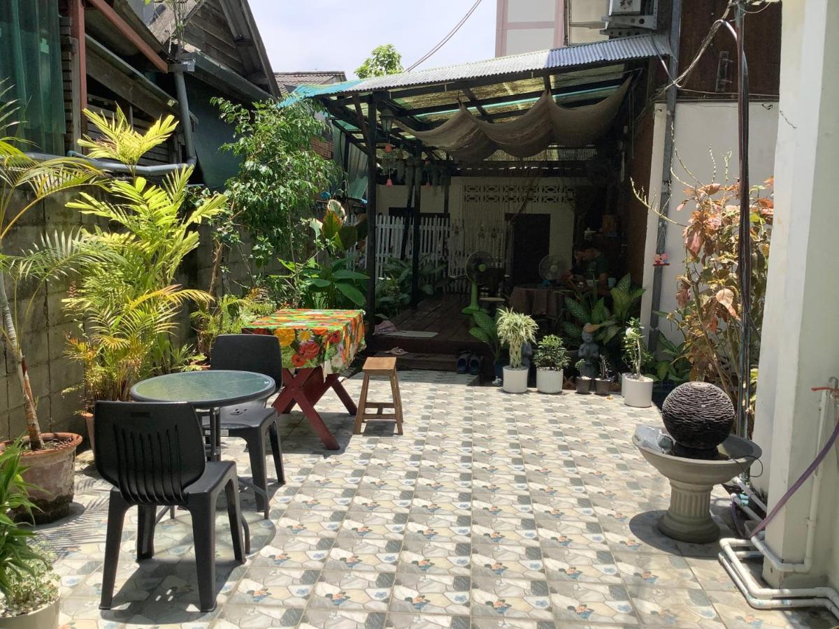 Tata Guesthouse Chiang Mai Zewnętrze zdjęcie