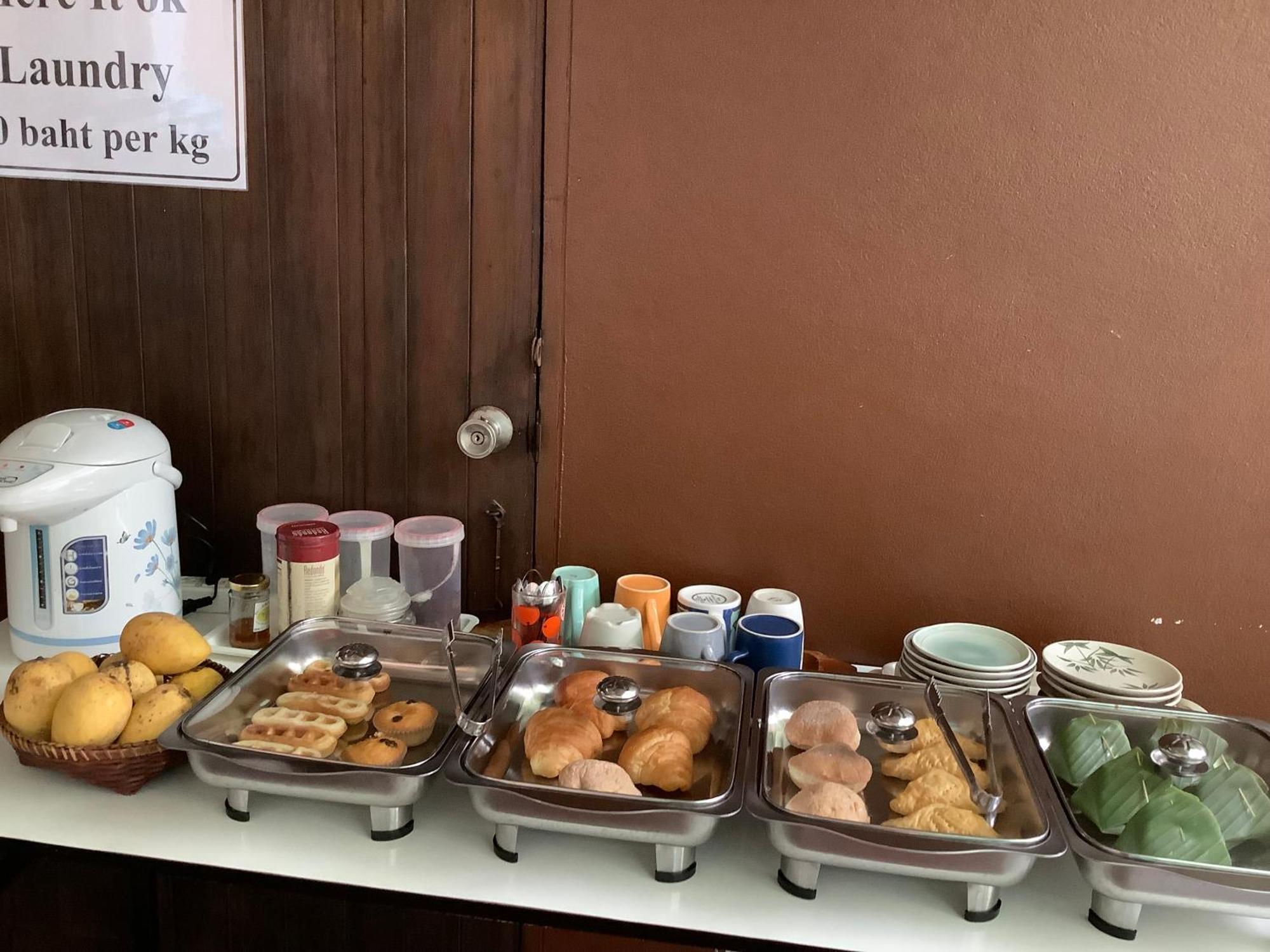 Tata Guesthouse Chiang Mai Zewnętrze zdjęcie