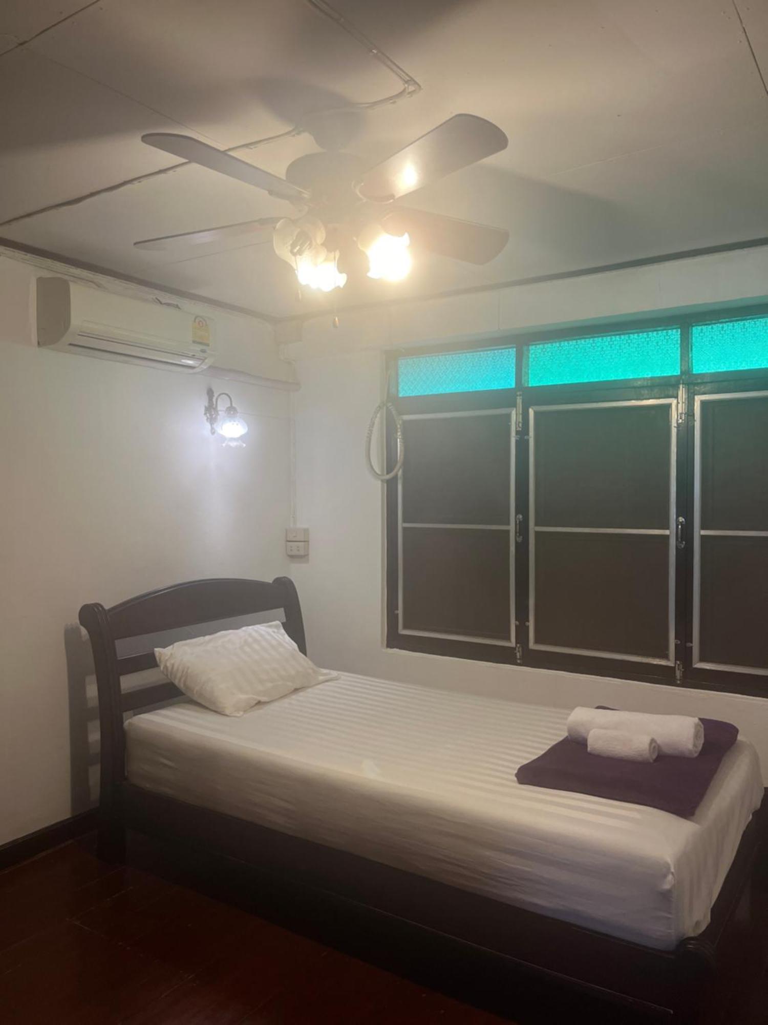 Tata Guesthouse Chiang Mai Zewnętrze zdjęcie