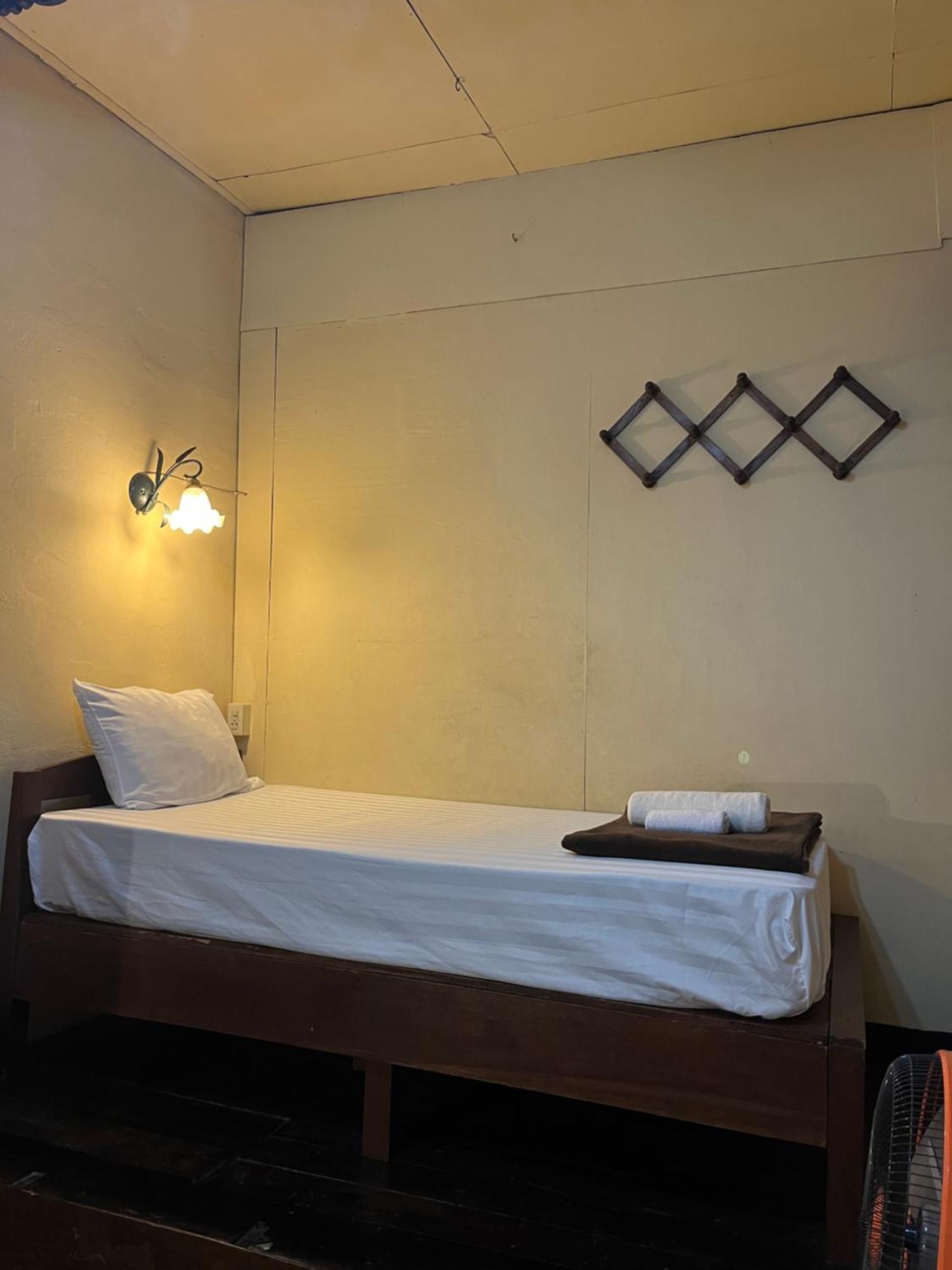 Tata Guesthouse Chiang Mai Zewnętrze zdjęcie