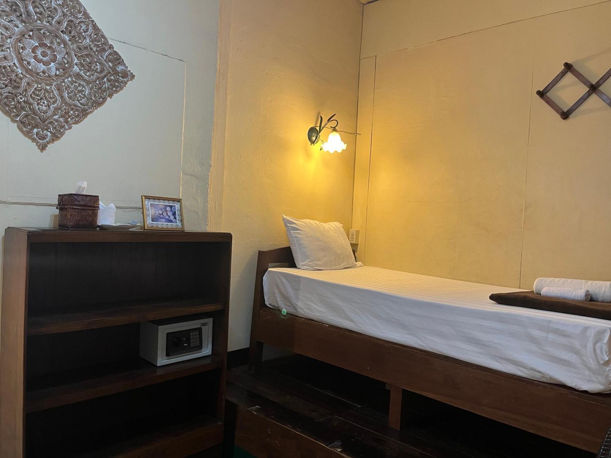Tata Guesthouse Chiang Mai Zewnętrze zdjęcie