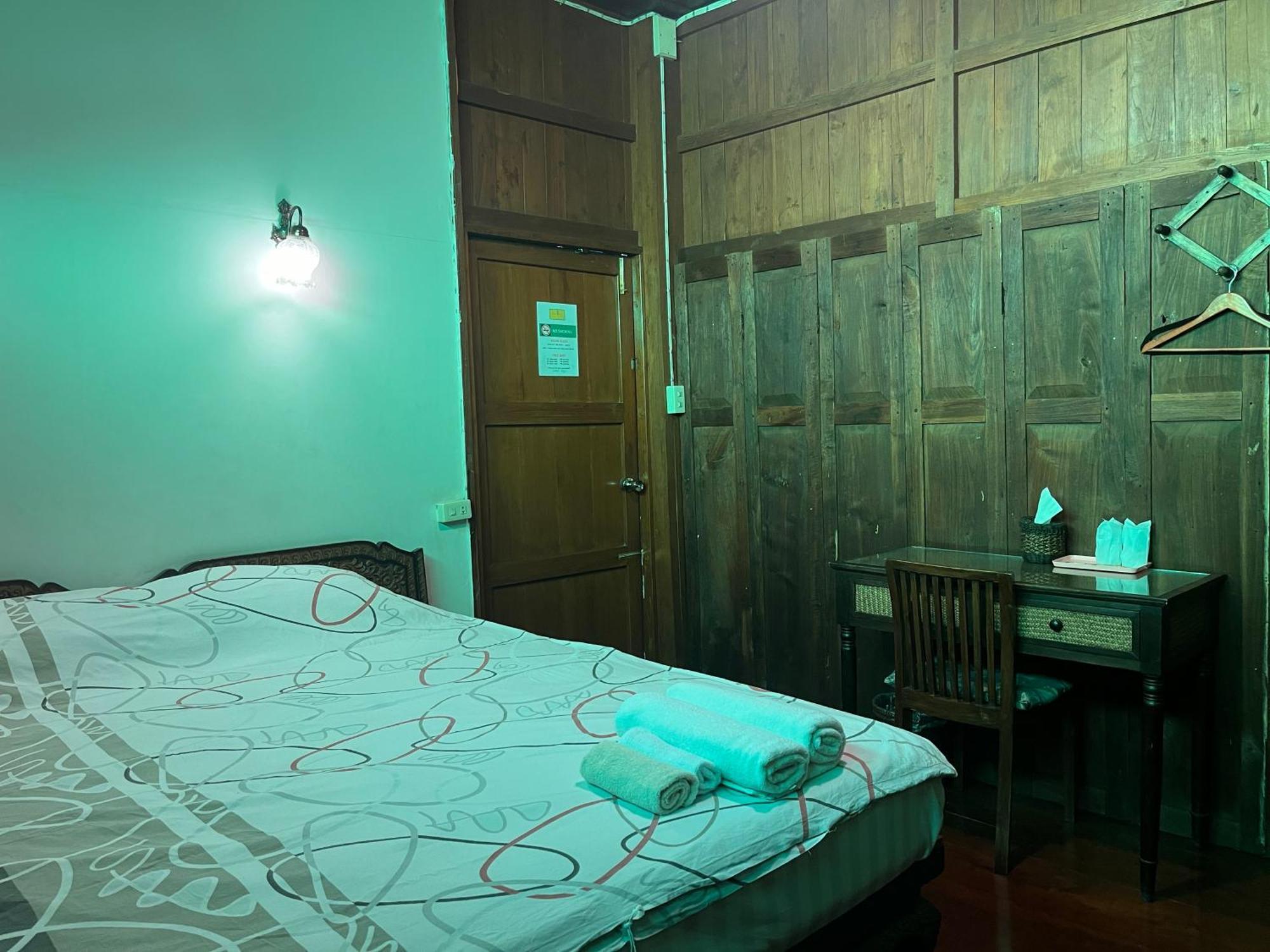 Tata Guesthouse Chiang Mai Zewnętrze zdjęcie